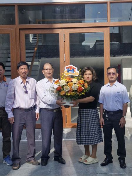 BCH Hội thầu xây dựng VT - TP.HCM thăm và trao Logo đến CÔNG TY TNHH DV - TM - SX VĂN BẢY