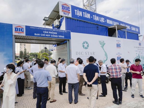 Phó chủ tịch Hội Thầu Xây Dựng VT - HCM ông TRẦN VĂN NGHỆ thăm dự án Công Ty Cổ Phần Đầu Tư Xây Dựng DIC 2