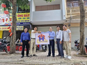 hop-tac-01.jpg hop-tac-01.jpg