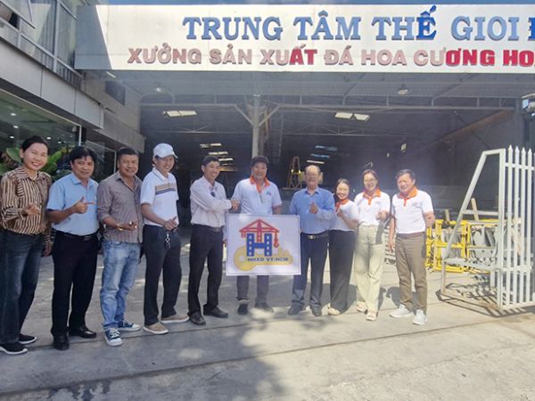BCH Hội thầu xây dựng VT - TP.HCM thăm và trao Logo đến CÔNG TY CỔ PHẦN TM DV ĐẦU TƯ XÂY DỰNG HOÀNG GIA
