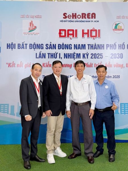 Phó chủ tịch Hội Thầu Xây Dựng VT - HCM ông TRẦN VĂN NGHỆ đến dự đại hội "Hội Bất Động Sản Nam HCM - SeHoREA"